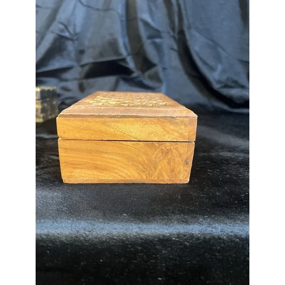 VTG PIERCED WOOD TRINKET BOX 6 x‎ 4 x 2.5 (2191)
